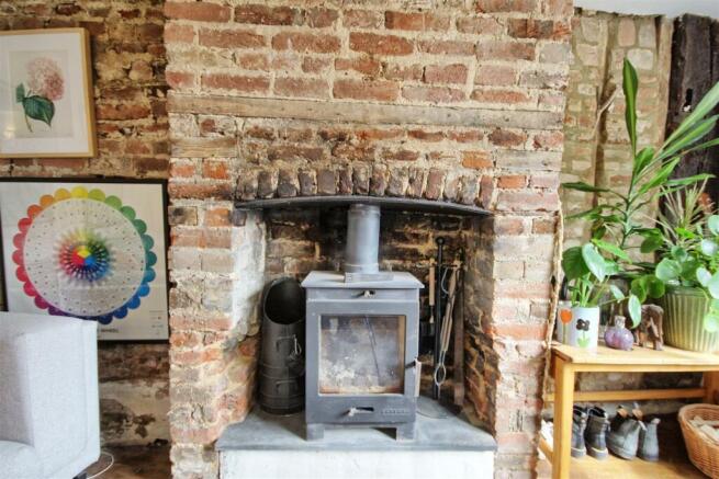 FEATURE FIREPLACE