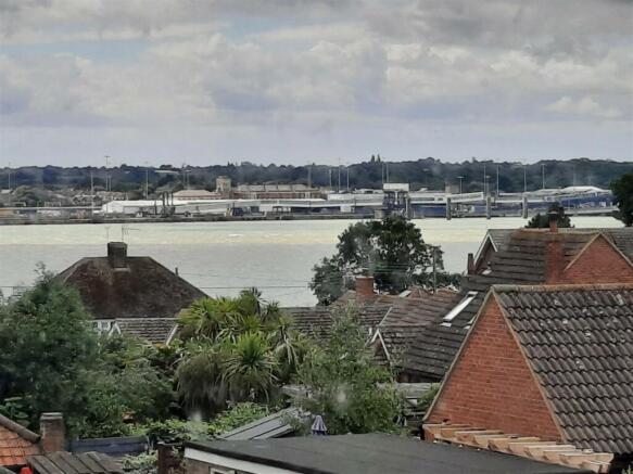 Estuary Crescent