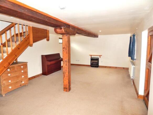 LIVING ROOM 1.JPG