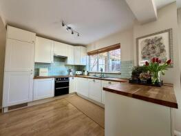 11, Lisle Gardens, Leamington Spa CV33 9QS