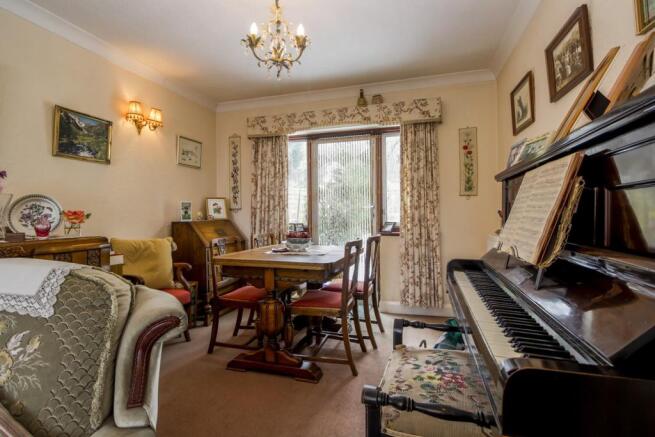 Lounge/Dining Room