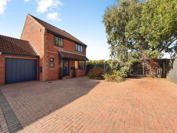 4-bed house on The Avenue, Harlington, Doncaster, £575,000