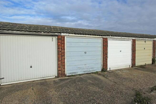 10 Palmerston Walk Garage.jpg