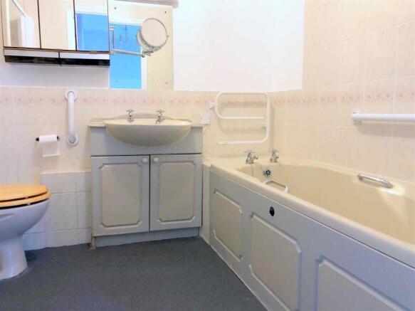 BATHROOM/WET ROOM