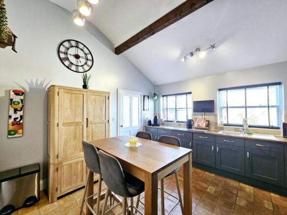 3 bed Semi-Detached for sale Image 9
