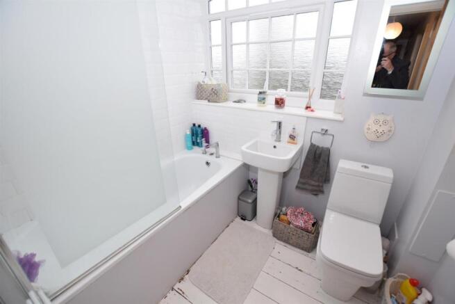 BATHROOM/WC
