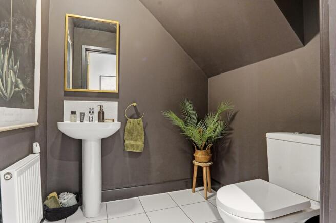 4 bed Detached for sale Image 11