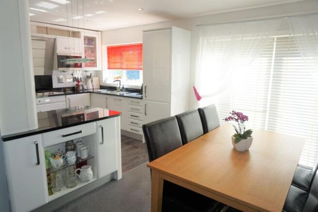 Kitchen/Dining Room