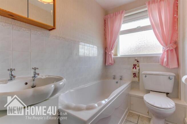 FAMILY BATHROOM: