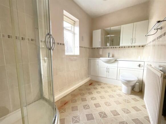 ENSUITE SHOWER ROOM
