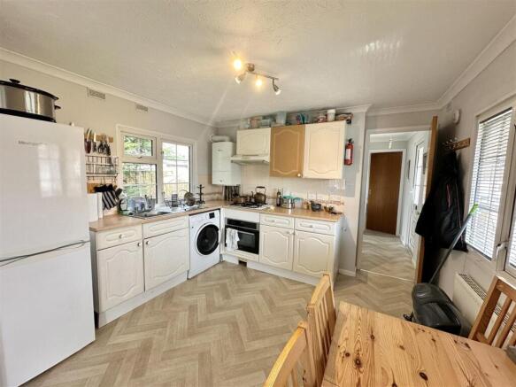 2 bed House for sale Image 4