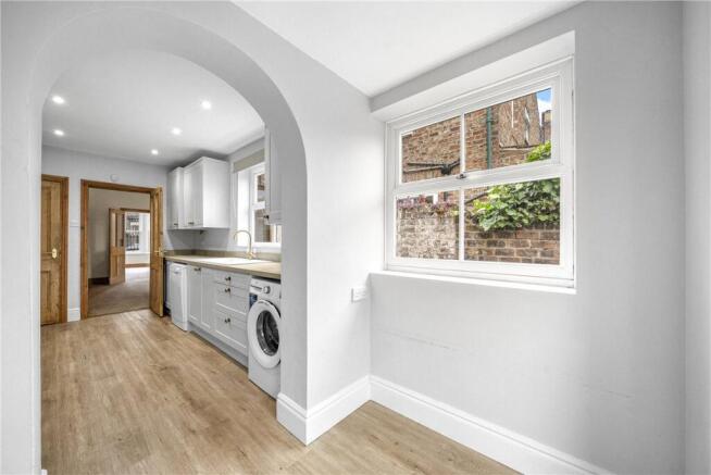 4 bed Terraced for sale Image 11