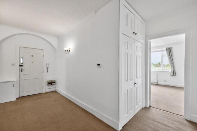 3 bed Apartment for sale Image 9
