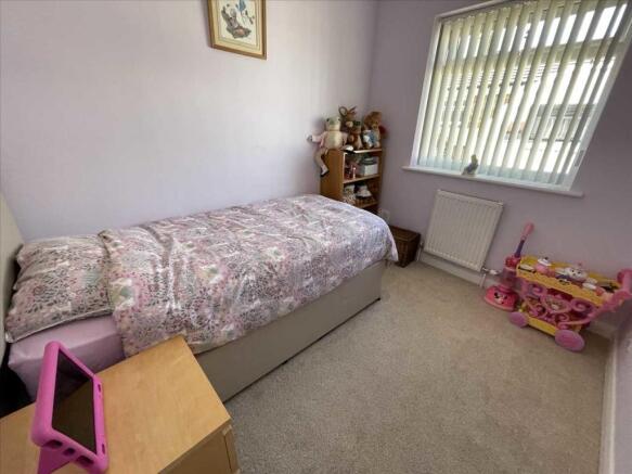 Bedroom (side)