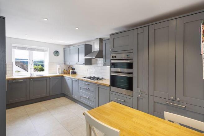 Kitchen / Brea...