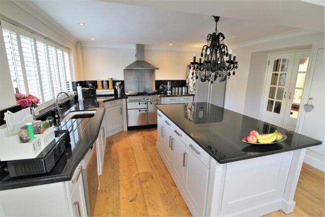 OPEN PLAN KITCHEN FAMILY ROOM