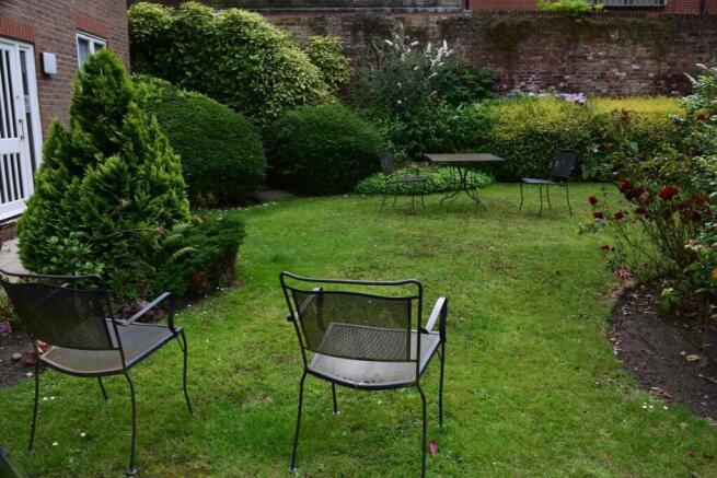 2 bed Apartment to rent Image 8