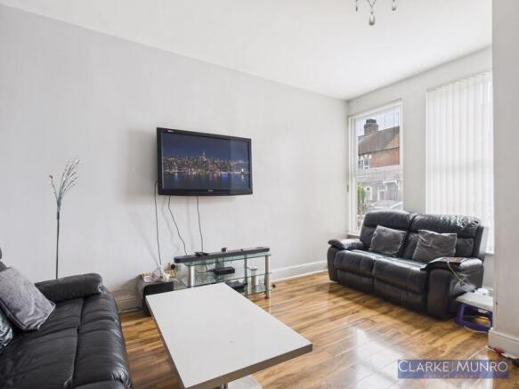 5 bed Detached for sale Image 4
