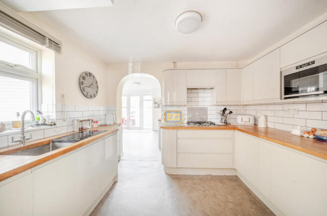 1370416-12-68f63c...