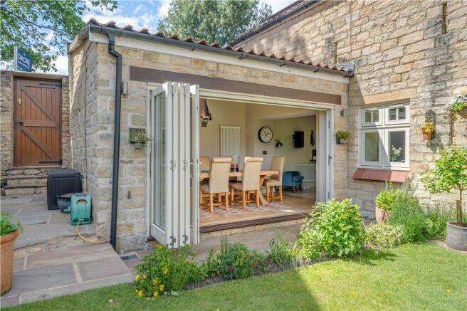 4 bed House for sale Image 4