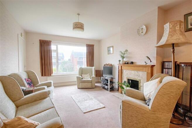LIVING/FAMILY ROOM