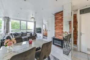 46, 30 Gardiner House, Surrey Lane, London SW11 3TD