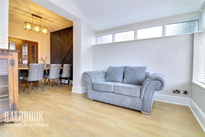 4 bed Semi-Detached to rent Image 11