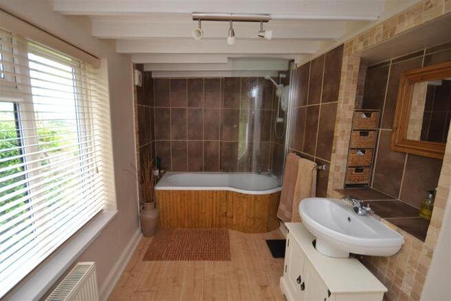 Bathroom2.JPG