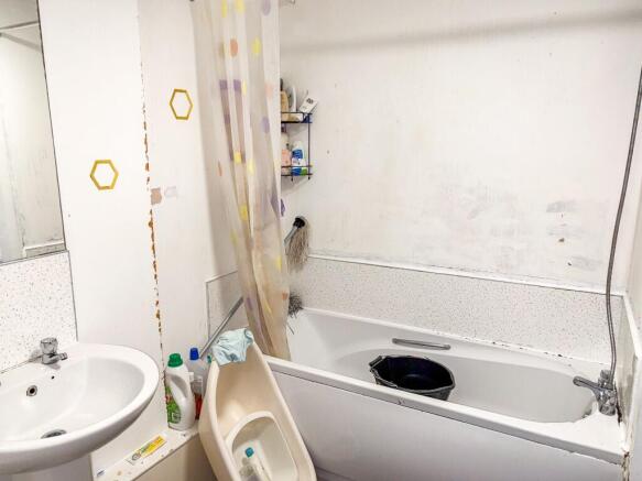 2 bed Flat for sale Image 9