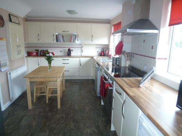 KITCHEN/BREAKFAST ROOM