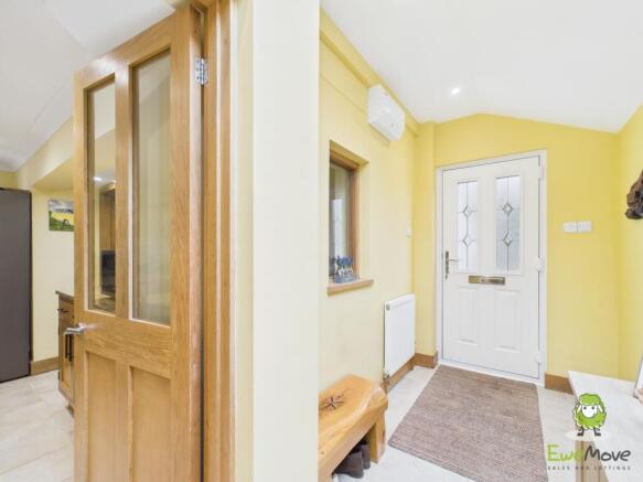 EweMove Estate Agents Basingstoke - Dursley Cottag