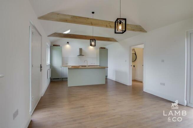 KITCHEN/LIVING ROOM