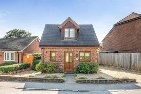 Low Lane, Badshot Lea, Farnham, GU9