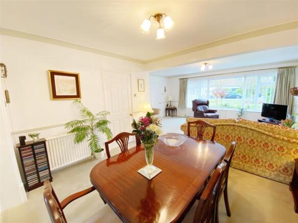 Dining Room pic 4.jpg