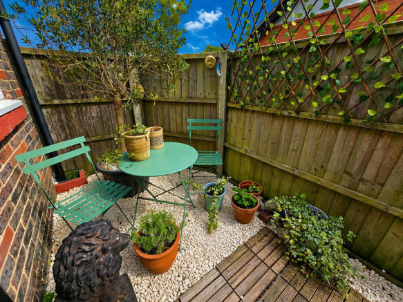 garden seating ar...