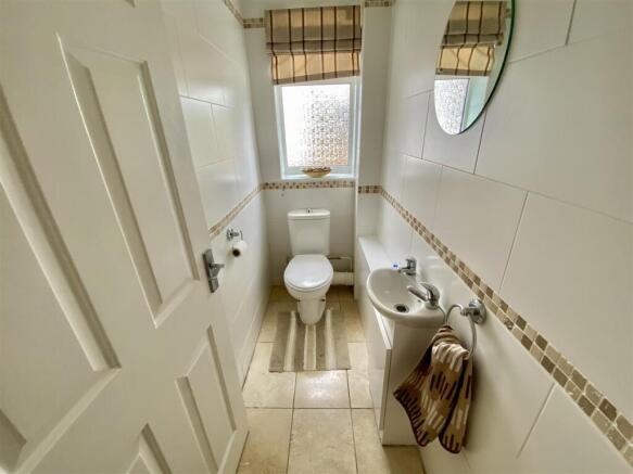 4 bed Detached for sale Image 10