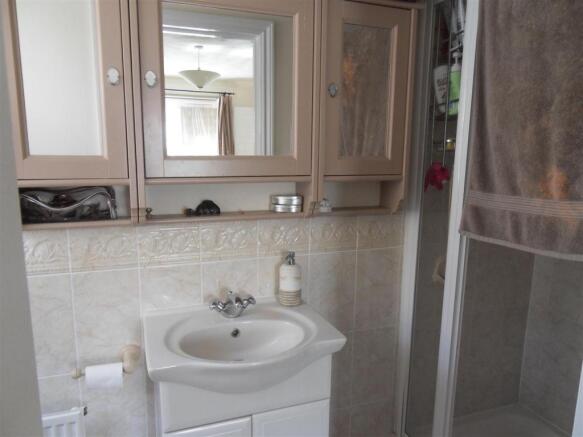 ensuite.jpg