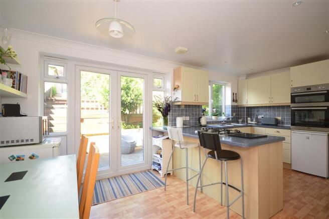 Kitchen / Dining Area