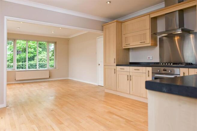 4 bed Detached Bungalow for sale Image 4