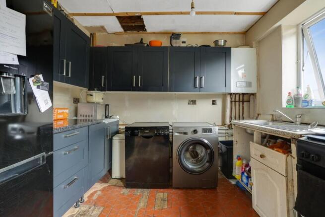 14-af23JHPropWorld - 6 Thakeham Close - 19.jpg