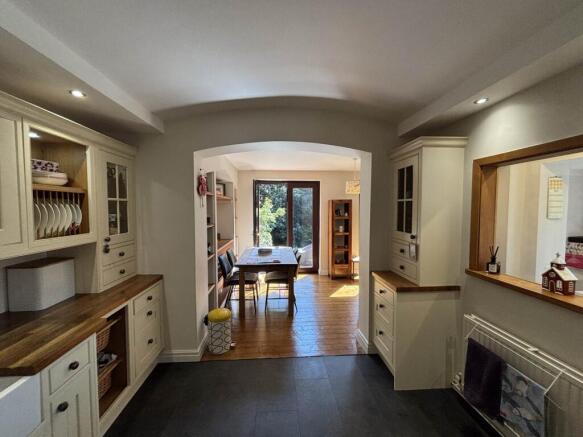 3 bed Semi-Detached for sale Image 4