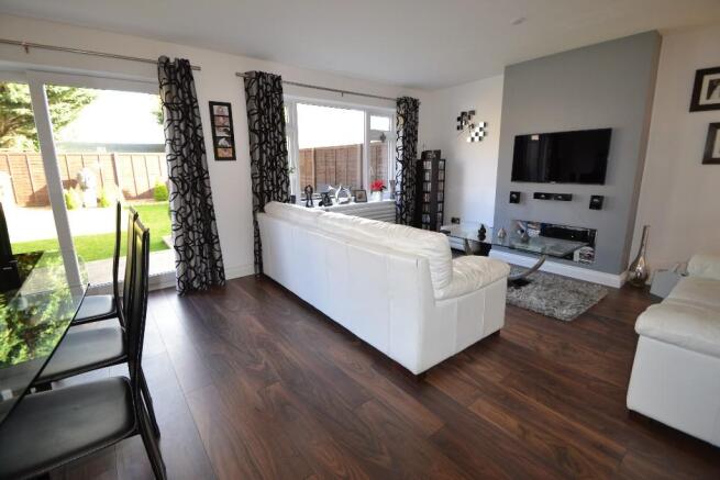 Lounge/Dining Room