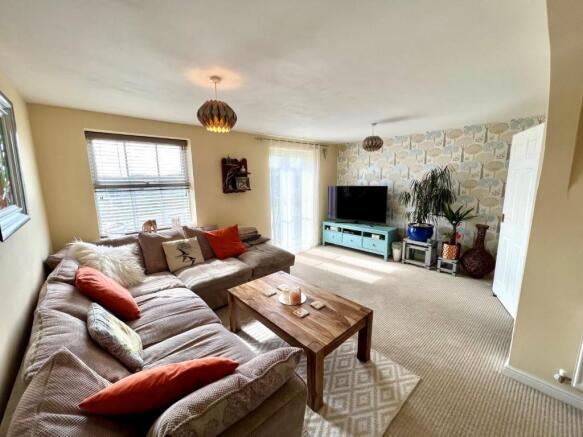 Living Room ...jpg
