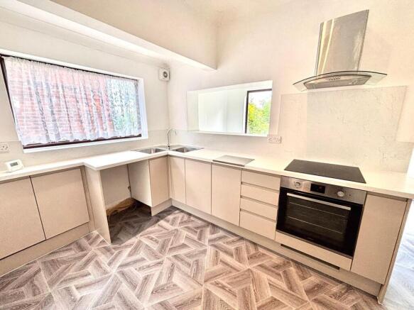 3 bed House to rent Image 4