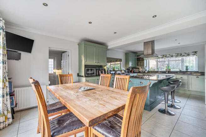 1381989-10-691b6f...