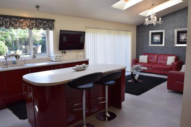 fitted kitchen/family room