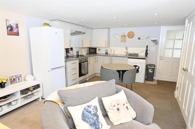 4 bed Detached for sale Image 4