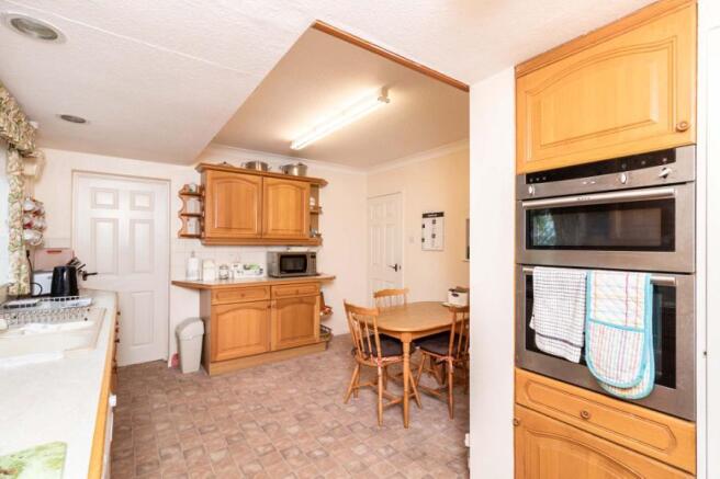 Kit/Breakfast Room