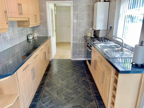 KITCHEN/DINING ROOM