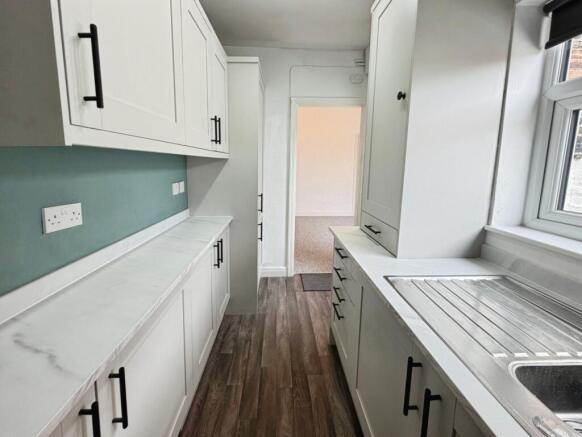 2 bed Terraced to rent Image 8